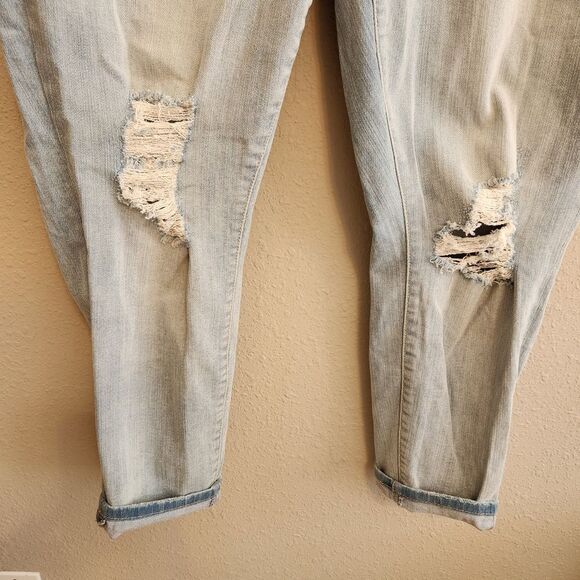 Torrid Distressed Boyfriend Jeans Light Wash Ripped Denim Size 12 Regular - Picture 4 of 12